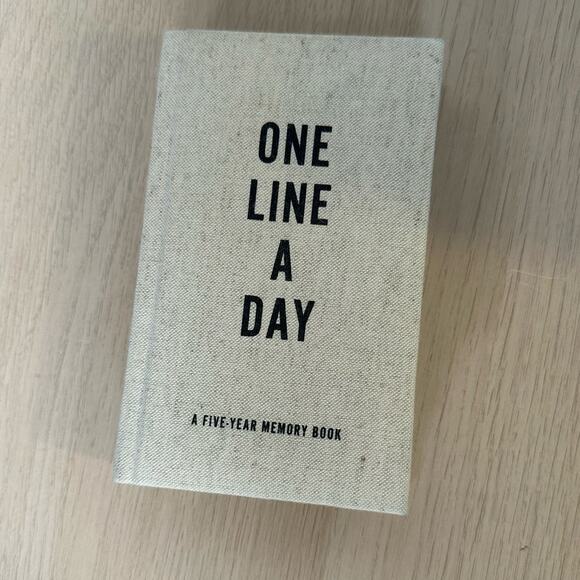 Chronicle Books One Line a Day: A Five-Year Memory Hardcover Journal - NEW - Picture 1 of 7